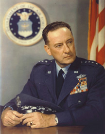 WHITE.jpg (27639 octets)